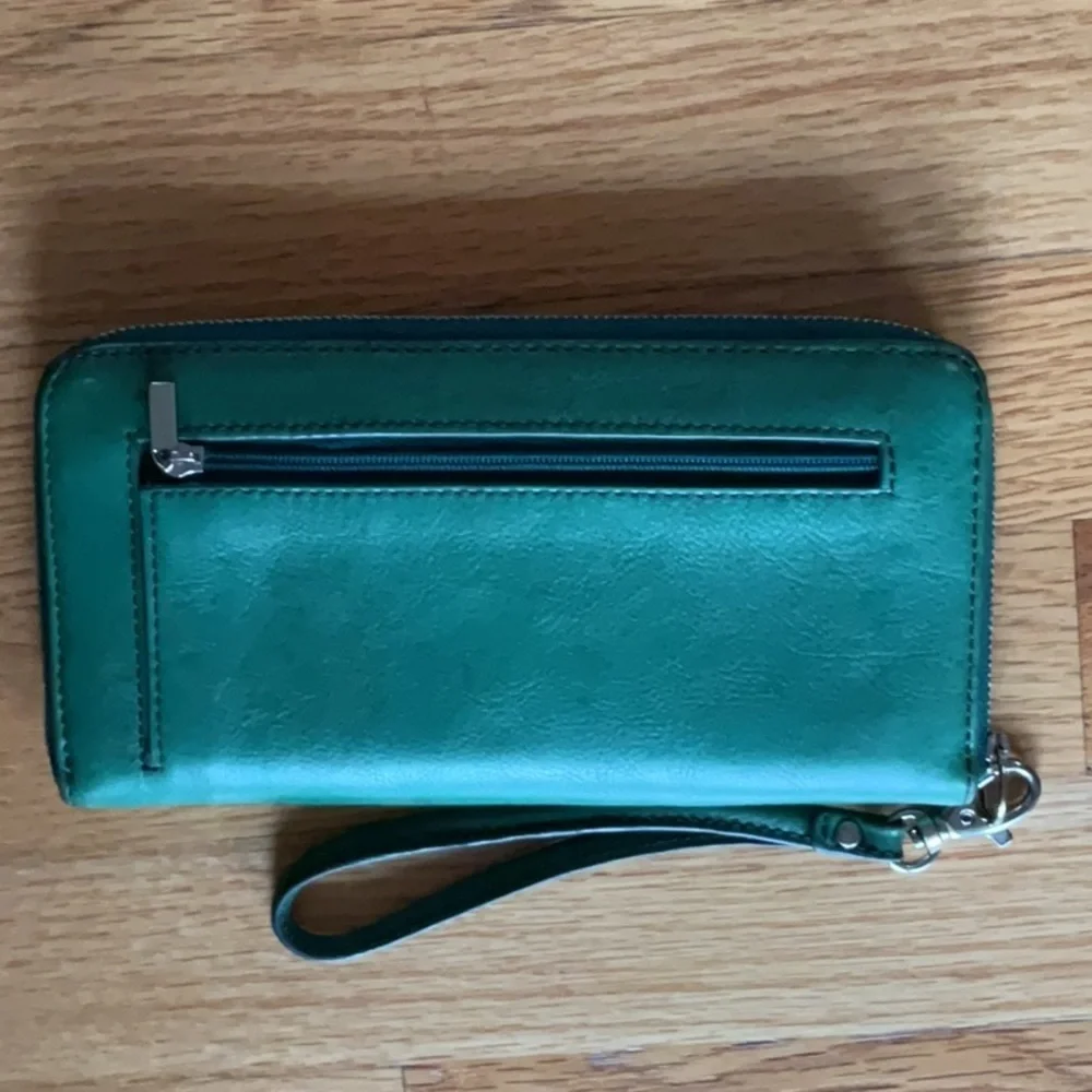 Fossil Sydney Green Leather Wristlet Wallet - Picture 2 of 5